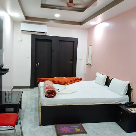 Hotel Sunaina International Gaya Exteriér fotografie