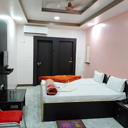 Hotel Sunaina International Gaya Pokoj fotografie
