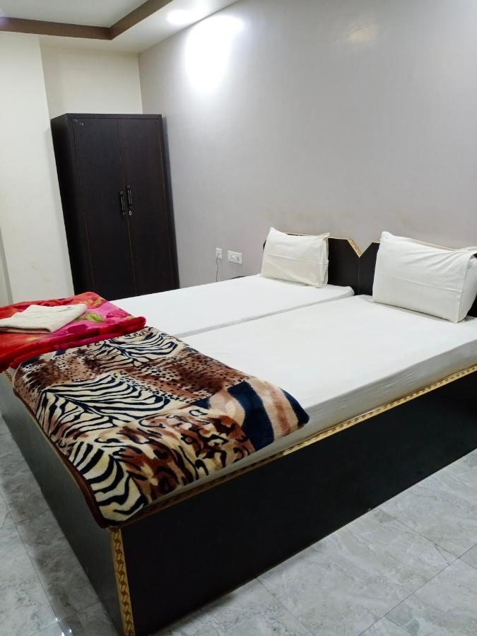 Hotel Sunaina International Gaya Exteriér fotografie