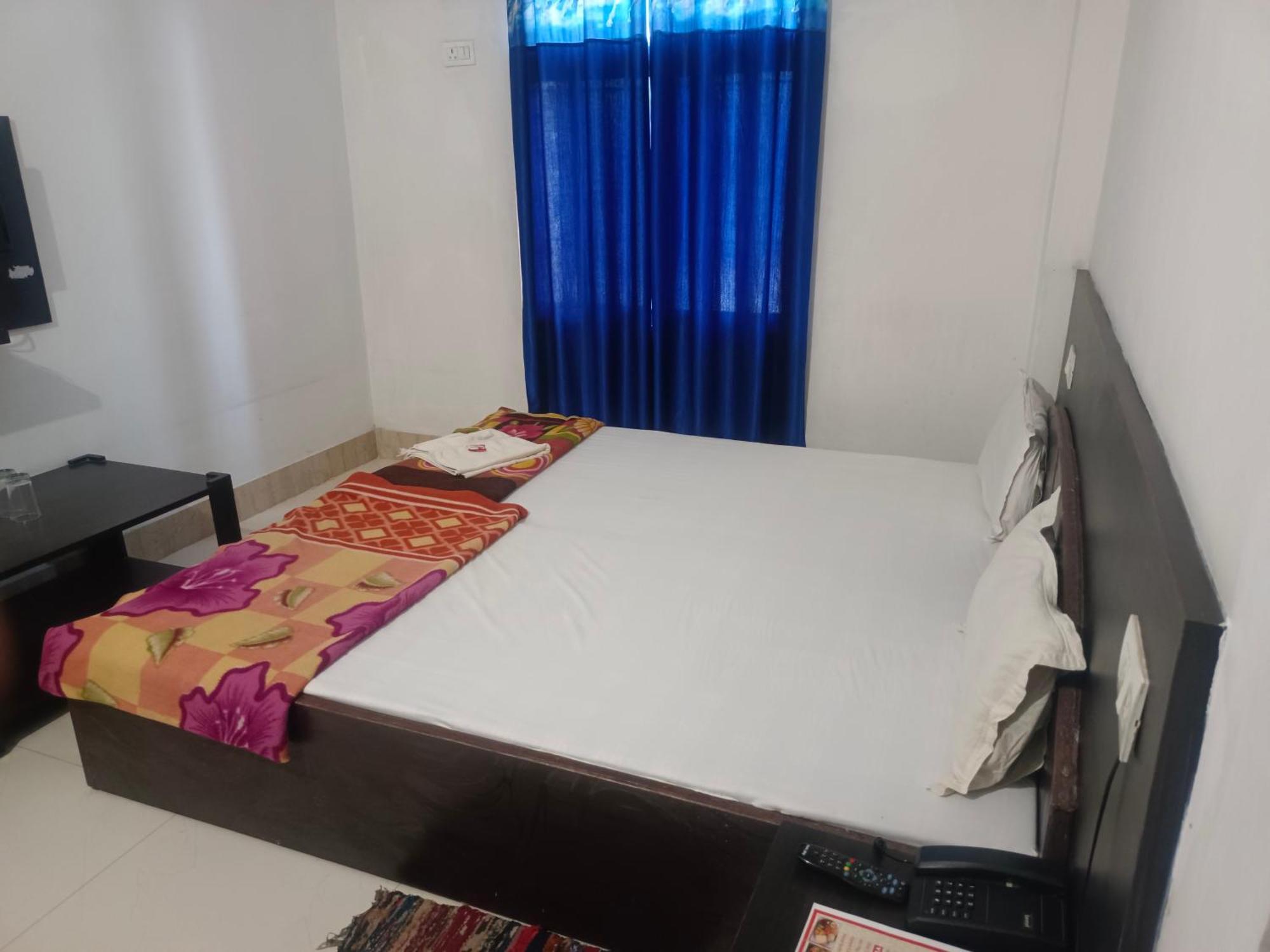 Hotel Sunaina International Gaya Pokoj fotografie