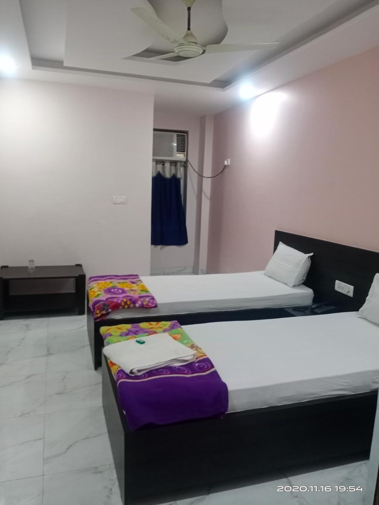 Hotel Sunaina International Gaya Pokoj fotografie